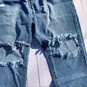 PrettyLittleThing Ripped knee mom jeans NWT